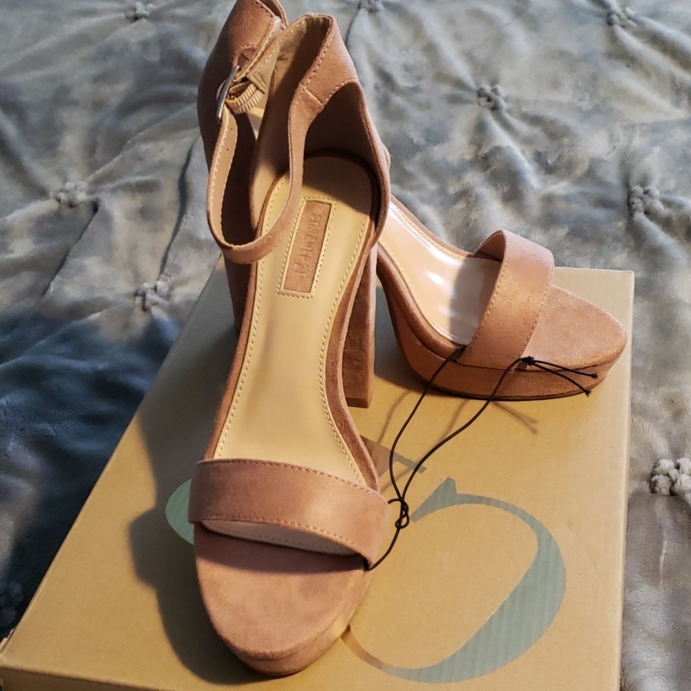 Brand new Mauve chunky heels